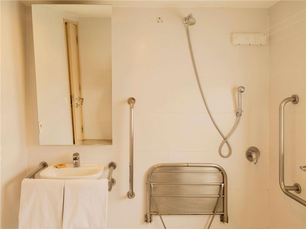 Ibis Budget Paraiso 2*